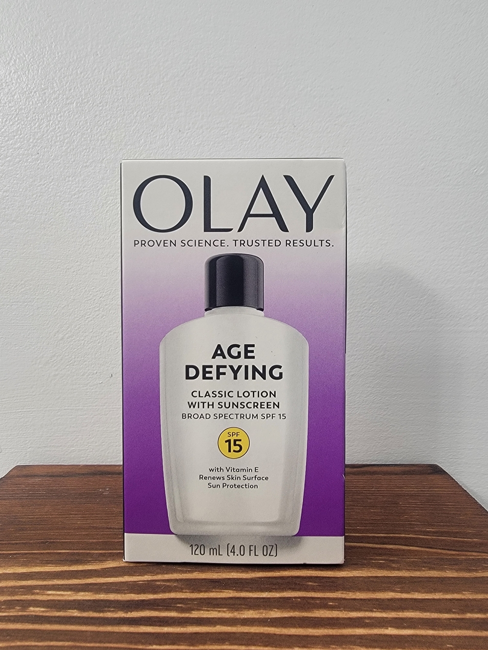 Olay Age Defying Classic Renewal Face Lotion Sunscreen SPF 15 White & Purple